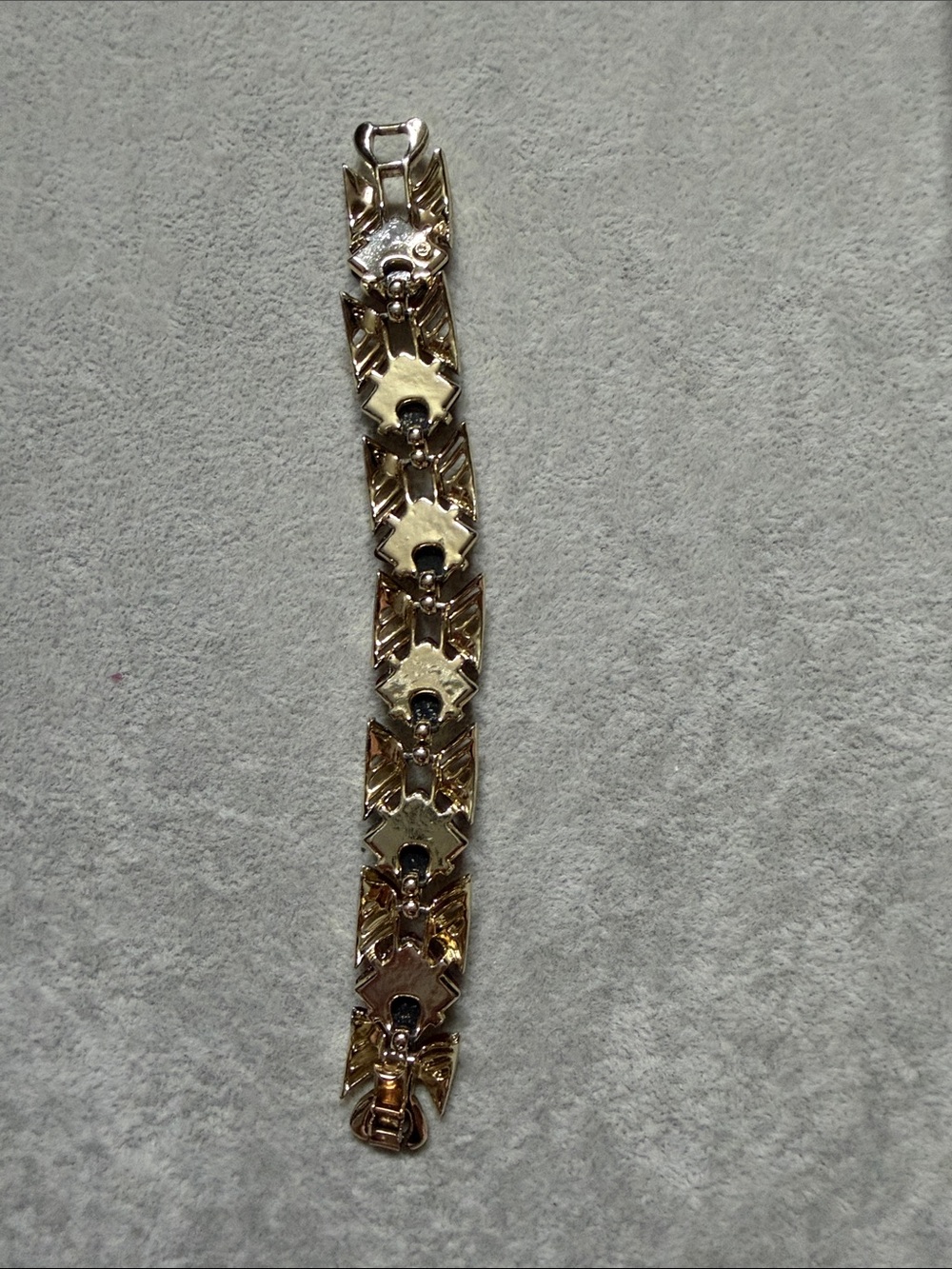 Vintage Coro Gold-Tone Bracelet with Confetti Lucite Accents - Picture 4 of 11